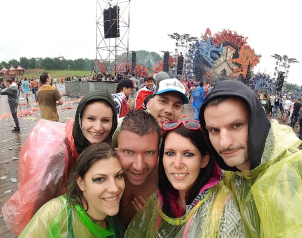 spgm/gal/Defqon1_2016_(25.6.16)/20160625_184346_Binchen.jpg