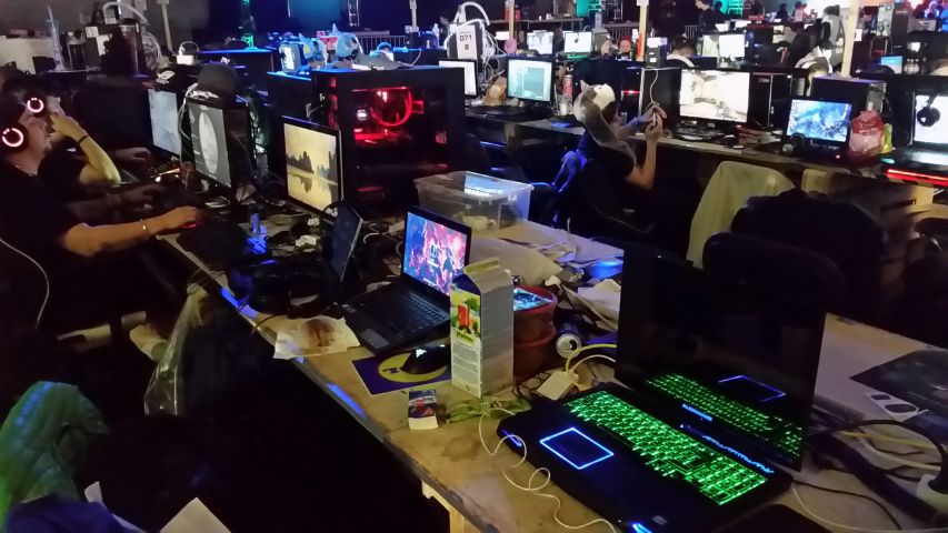 spgm/gal/Dreamhack_Schweden_(26.11.15)/20151128_144239.jpg