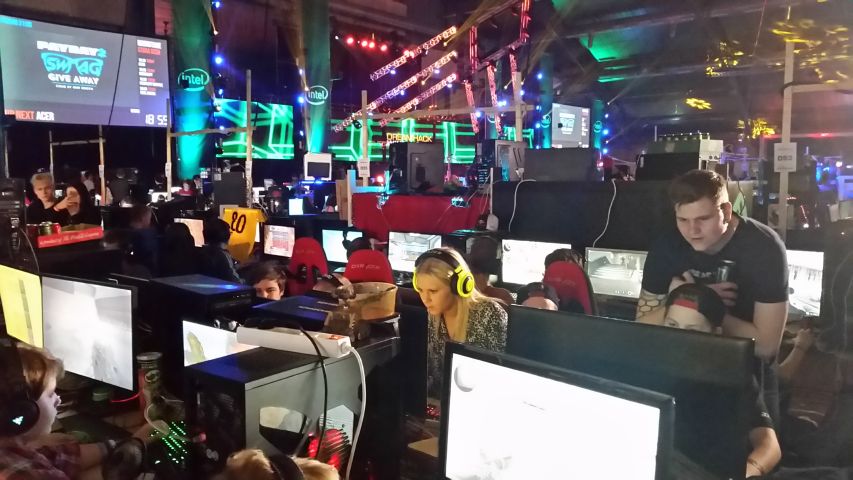 spgm/gal/Dreamhack_Schweden_(26.11.15)/20151128_185847.jpg