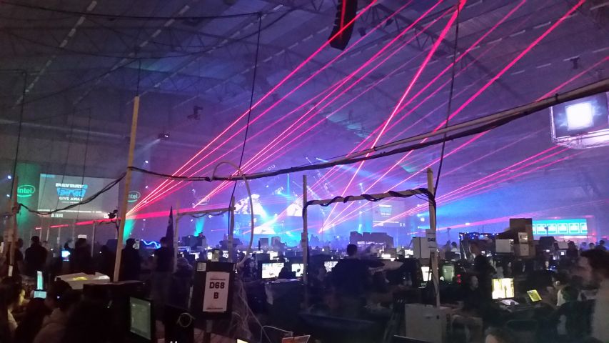 spgm/gal/Dreamhack_Schweden_(26.11.15)/20151129_021457.jpg