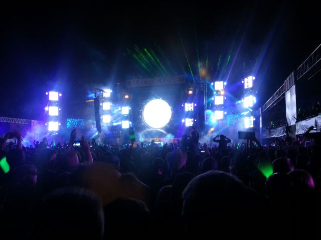 spgm/gal/Electric_Love_(10.7.14)/20140711_223705.jpg