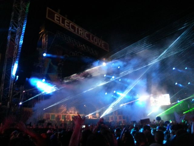 spgm/gal/Electric_Love_(10.7.14)/20140712_003612.jpg